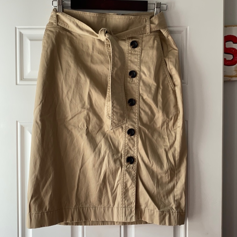 Anne Taylor tan skirt
